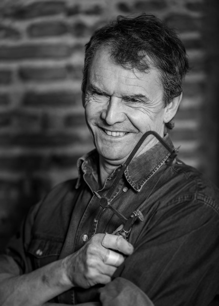 Portrait Luc Atgé bijoutier joaillier à Castres dans le Tarn.